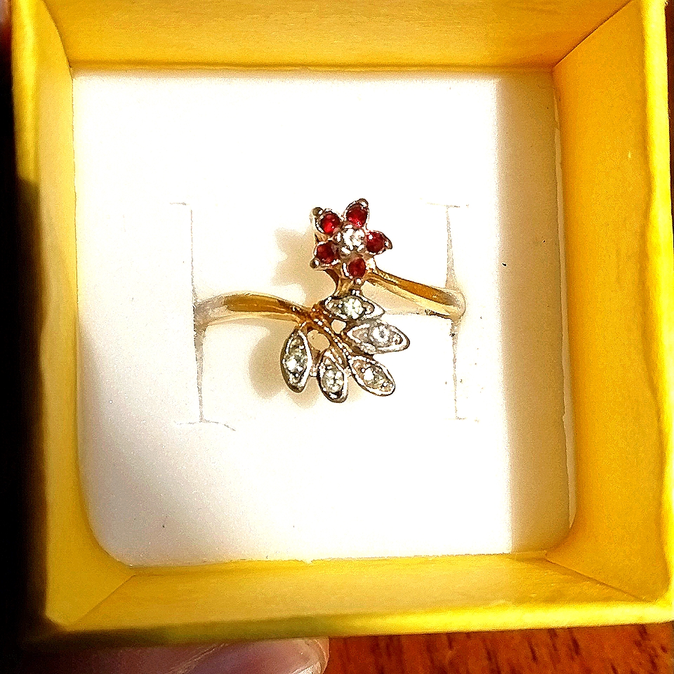 10k Hgf Garnet And Cz Size 6 Flower And Leaf Unique Ring